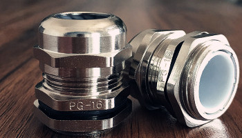 金屬電纜防水接頭如何連接？